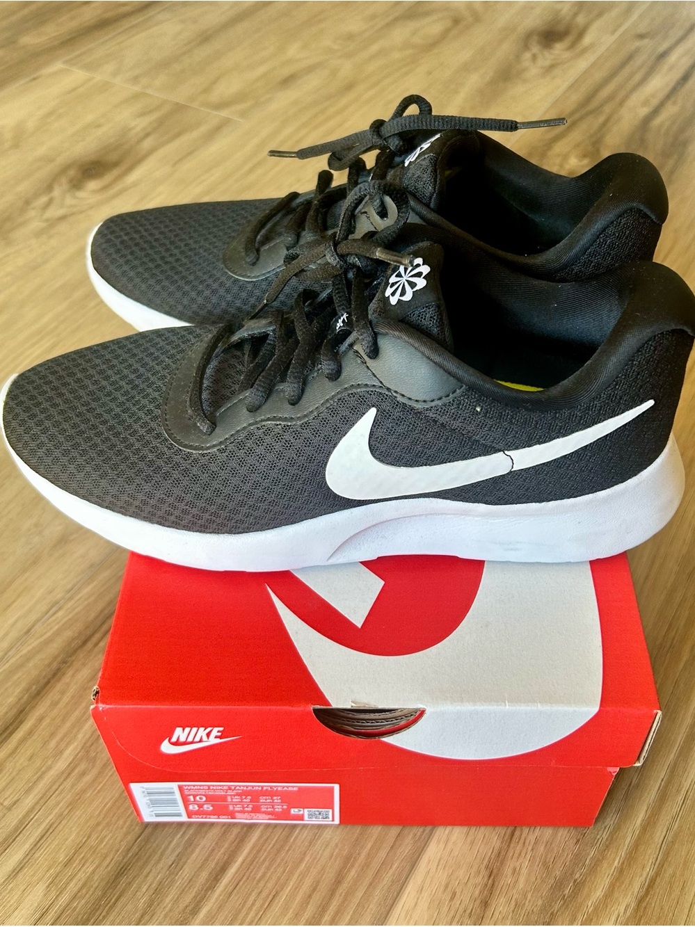 Women’s Nike Tanjun Size 10